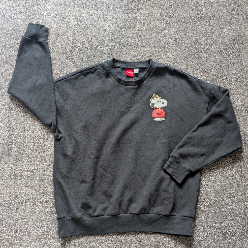 Peanuts Black Crewneck Sweatshirt with Snoopy Graphic